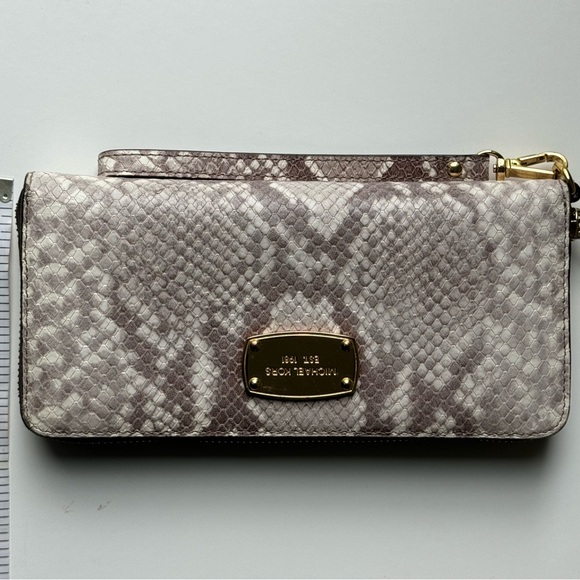 Michael Kors Snakeskin Wallet - Picture 1 of 7